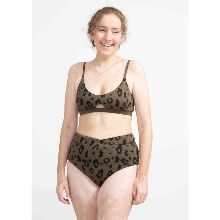 nachhaltige bikini bottom Diani green leopard moss, sustainable swimwear, reversible swimwear